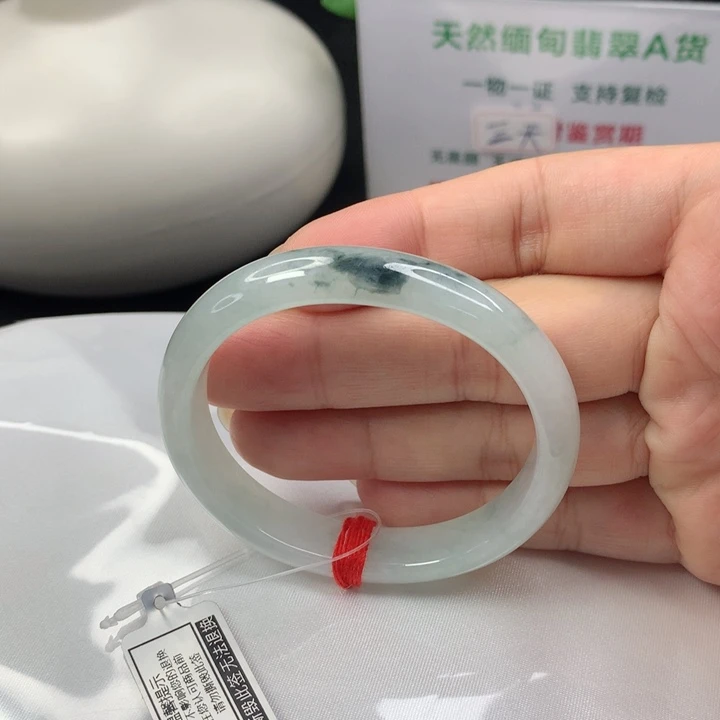 翡翠手镯（贵妃镯）未镶嵌5253