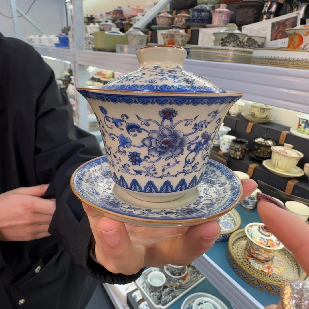 这些盖碗很漂亮我很喜欢！！