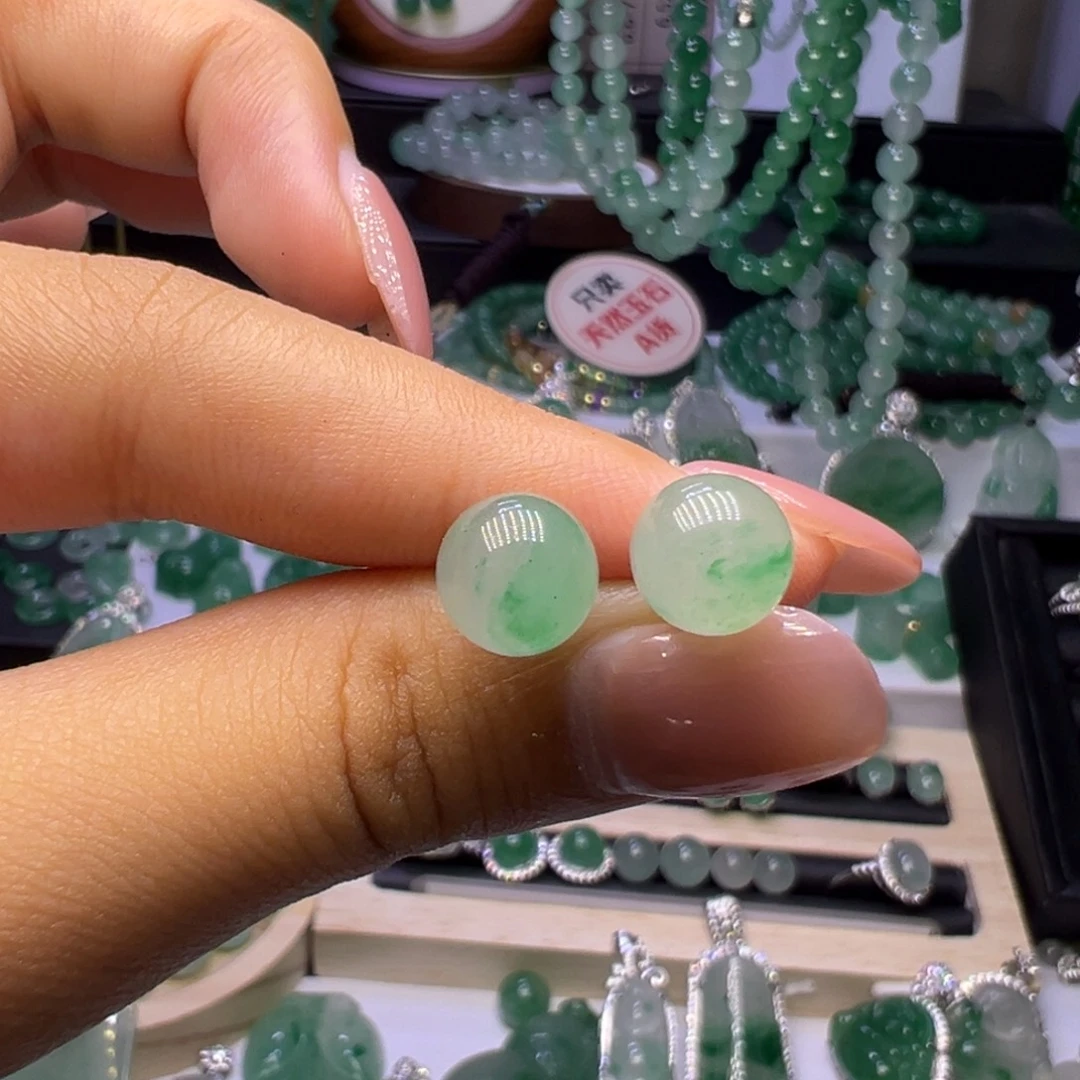 石英质玉（非洲翠）未镶嵌颈饰