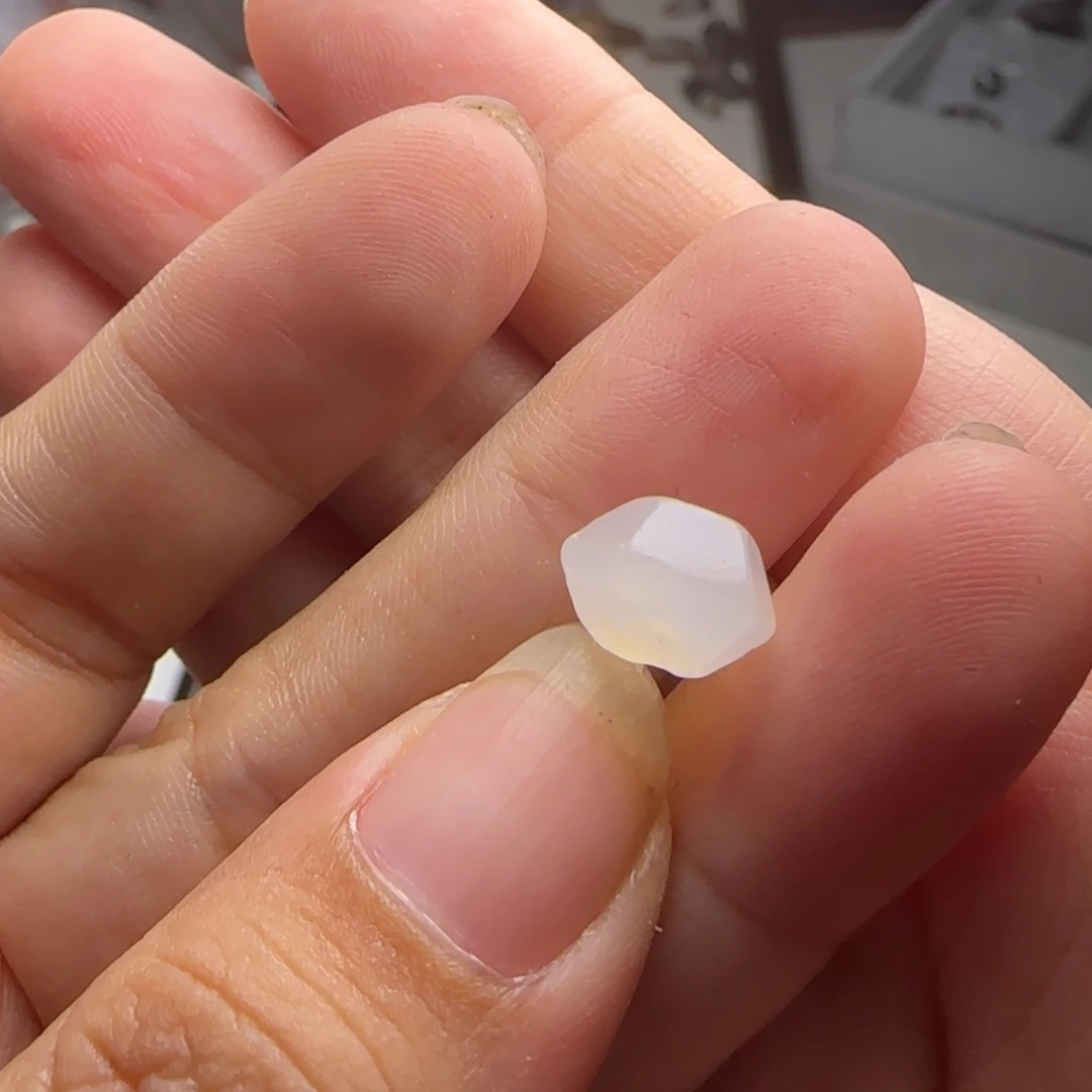 夏***深玛瑙/玉髓合金珠宝奇石