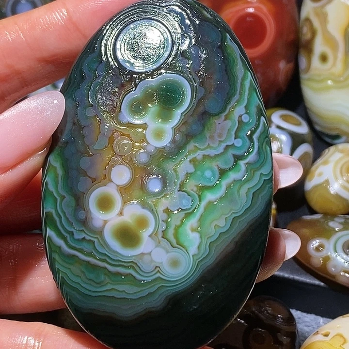 玛瑙/玉髓未镶嵌珠宝奇石40