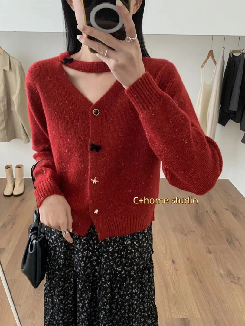 2024冬装年货新款亮丝挂脖精致扣子开衫55216