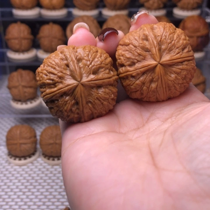 文玩核桃把件27号状元红四楞36尺