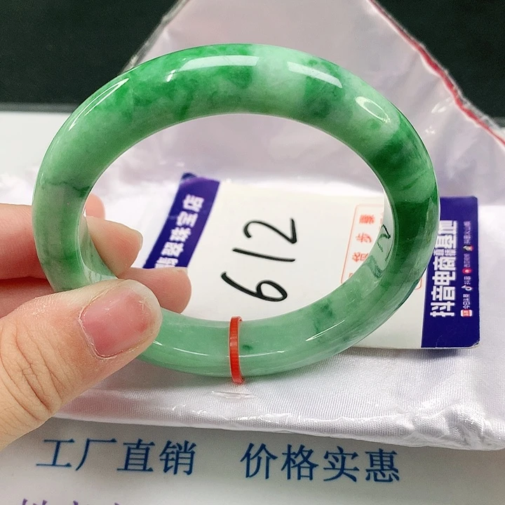 翡翠手镯未镶嵌翡翠