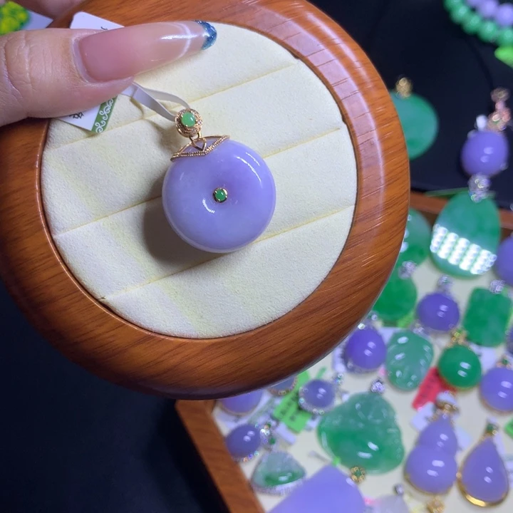 颈饰18K金镶嵌翡翠天然