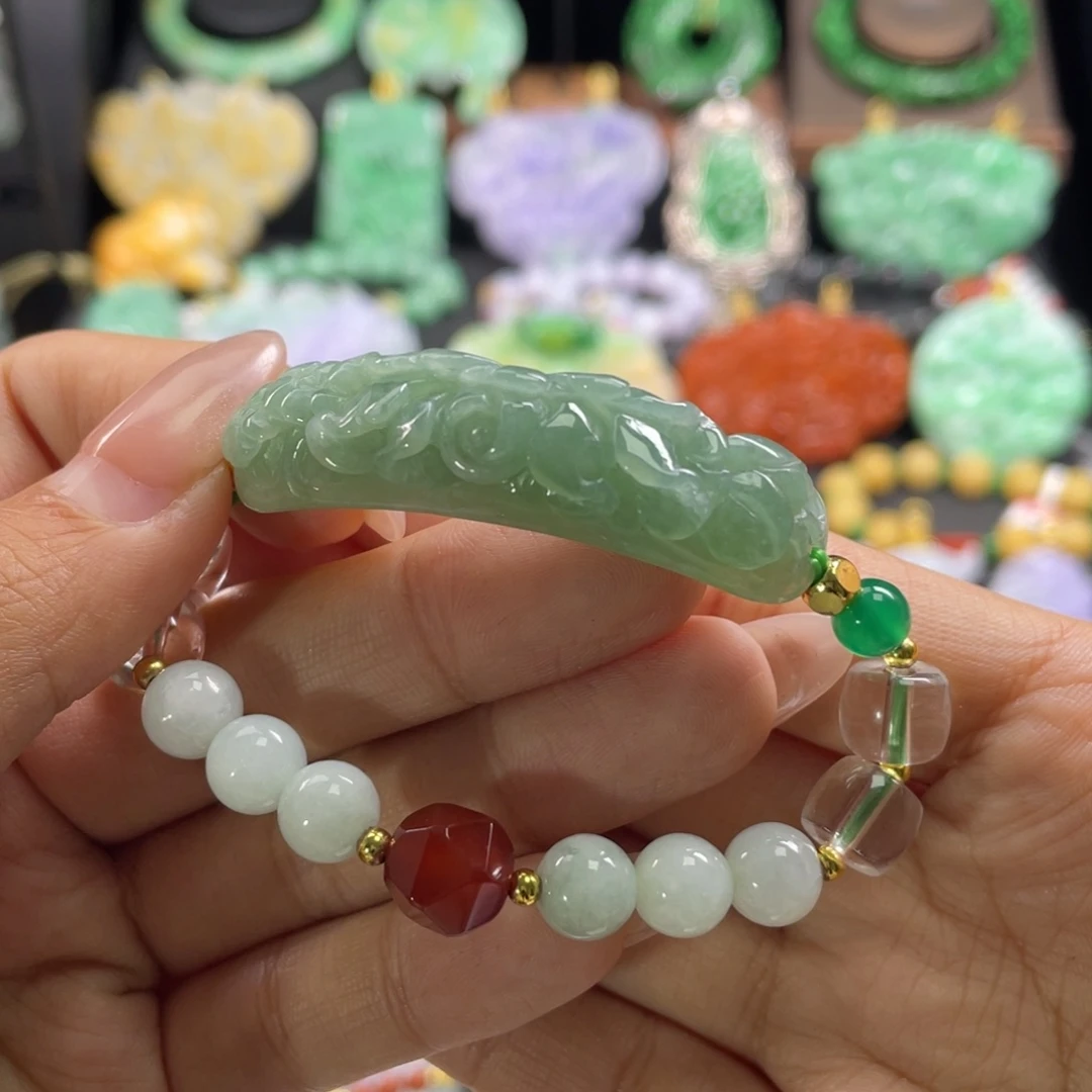 翡翠未镶嵌手链待编织