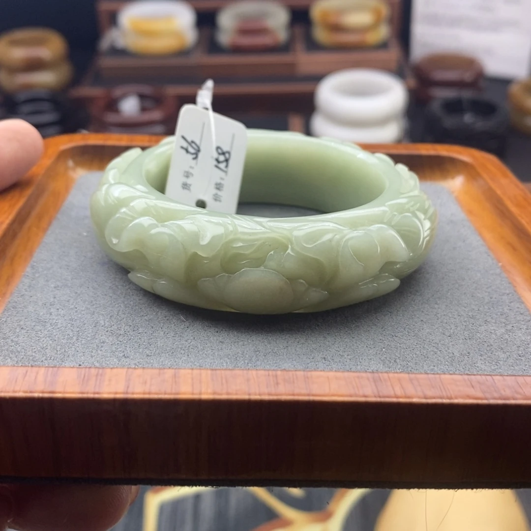 未镶嵌手镯石英岩玉