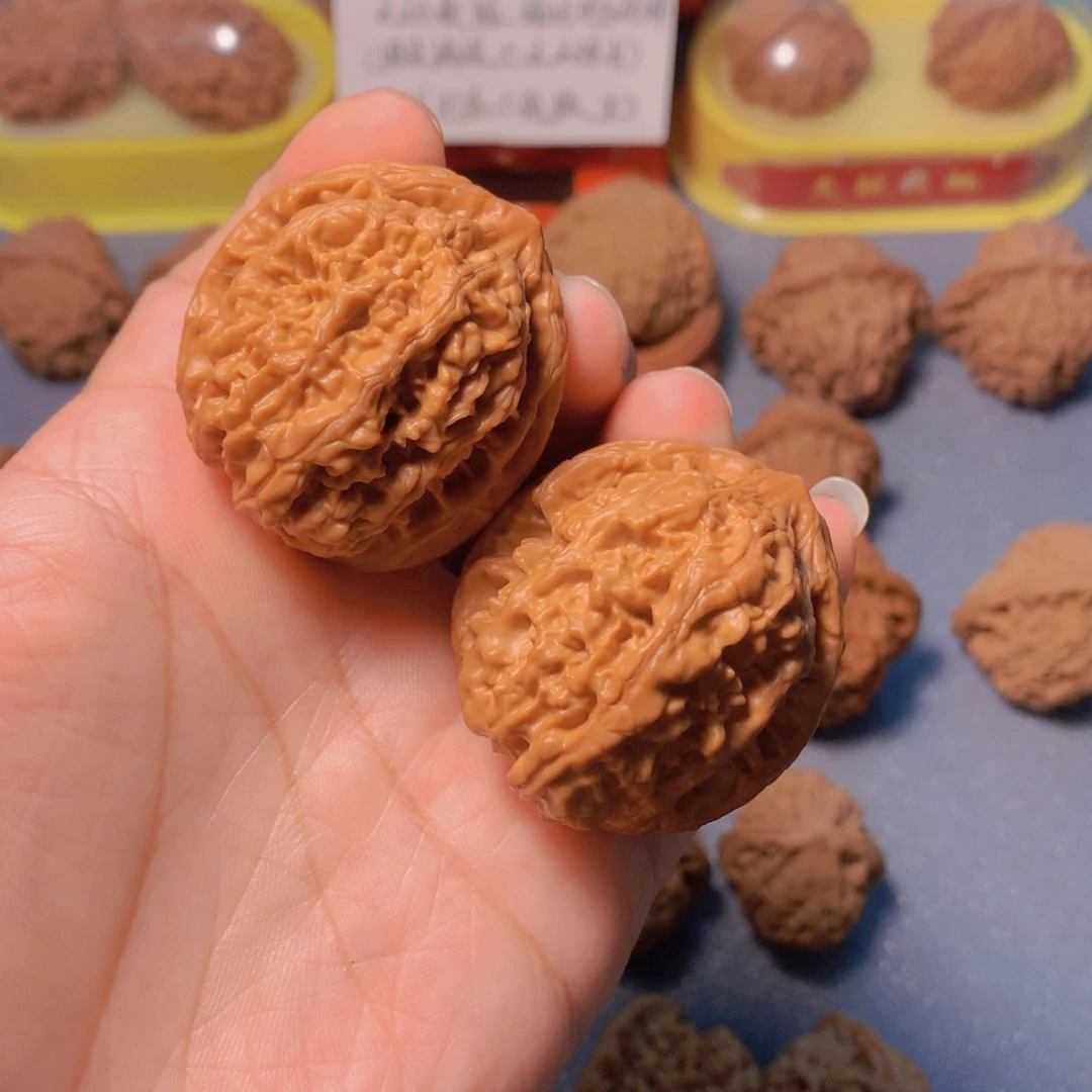 文玩核桃吊坠黑*人牡丹纹