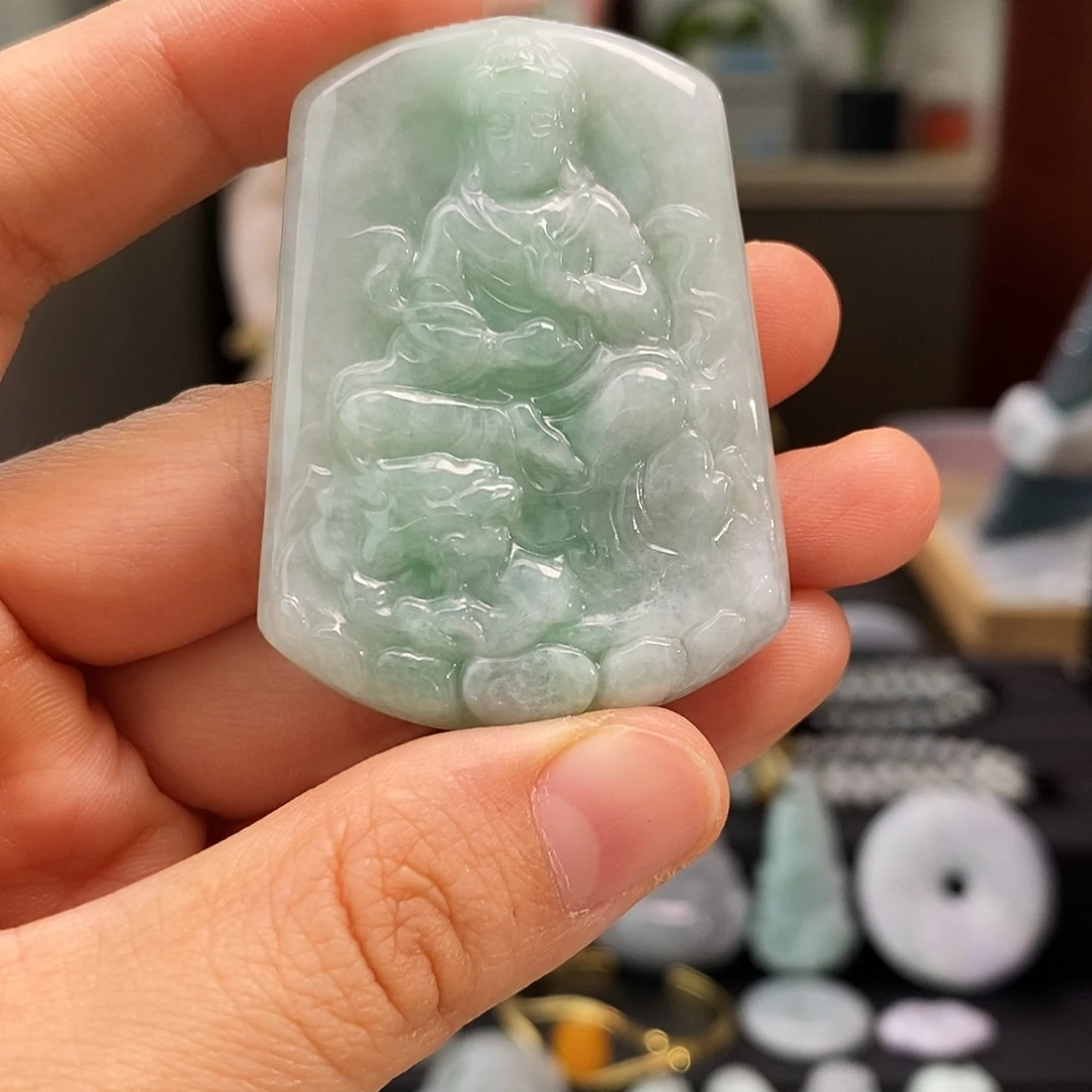 翡翠未镶嵌颈饰文殊