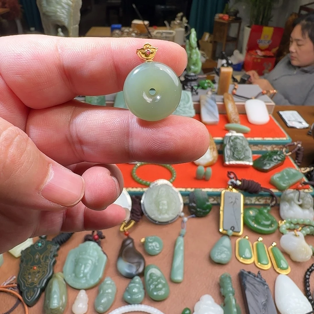 和田玉颈饰未镶嵌梦*?