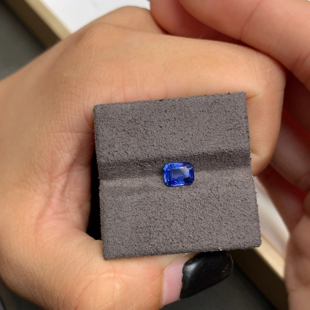 蓝宝石裸石未镶嵌天然矢车菊1.09ctGRC大证