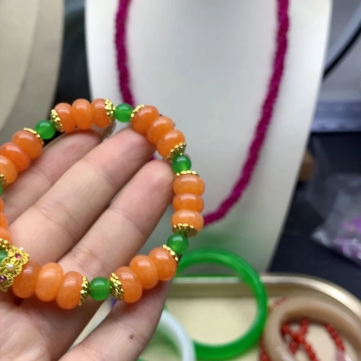 翡翠颈饰未镶嵌吊坠