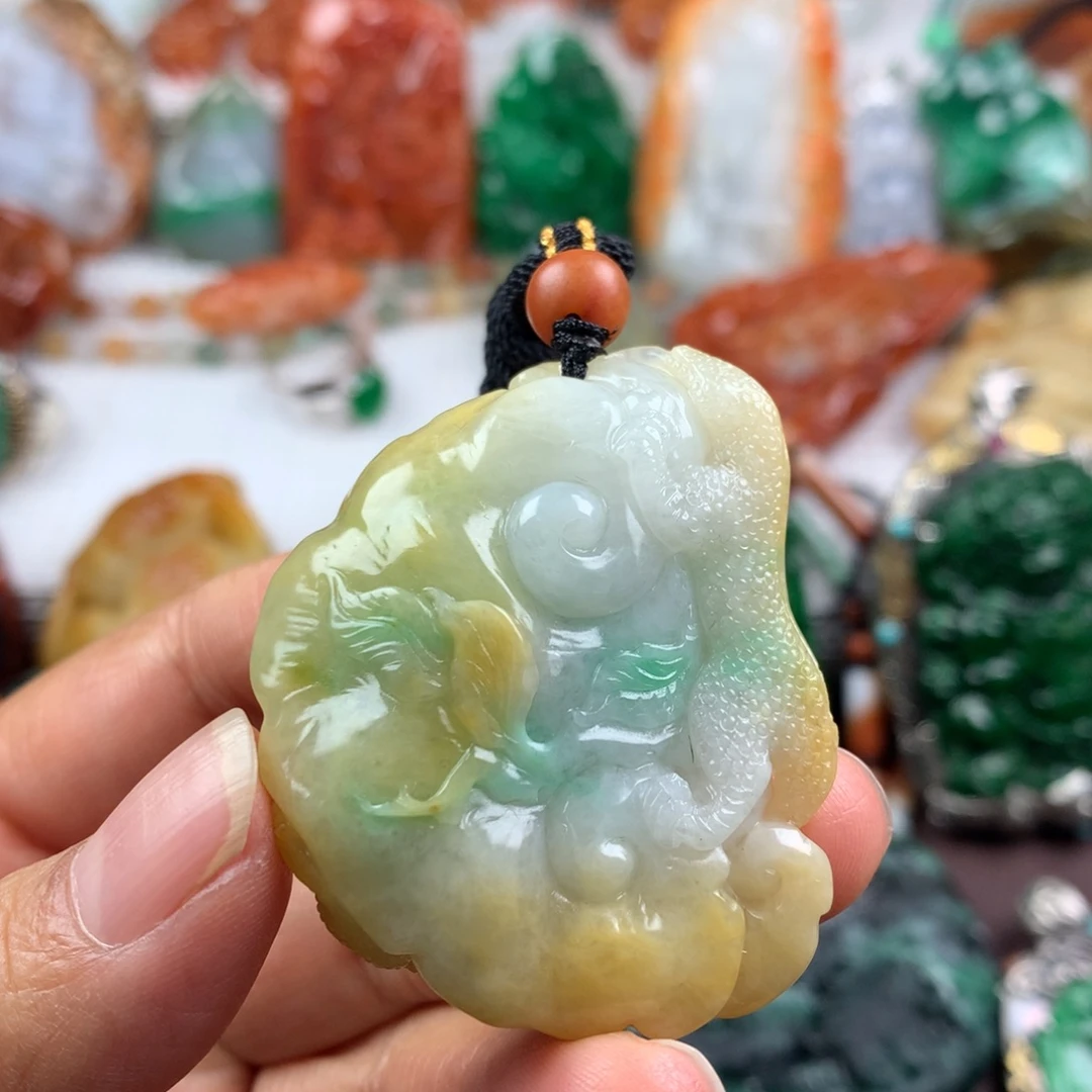 翡翠未镶嵌颈饰挂件