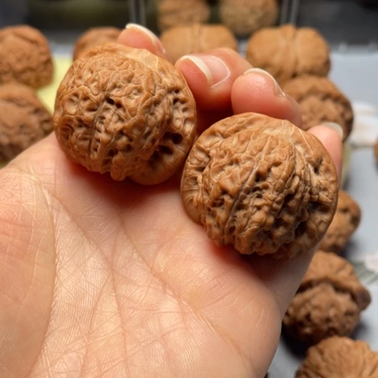 【闪购商品】把件文玩核桃小*哥血麒麟……