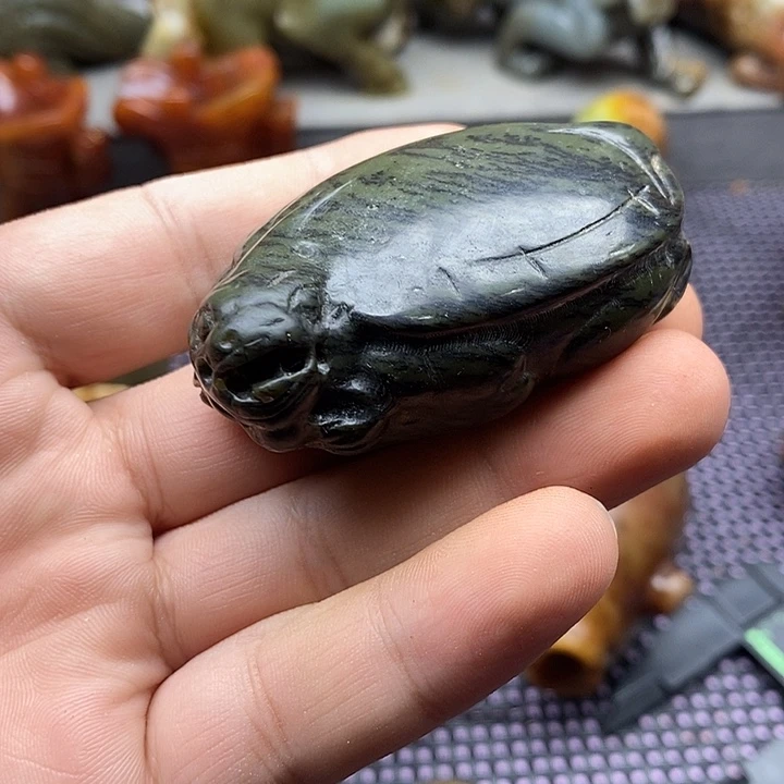 未镶嵌蛇纹石玉颈饰
