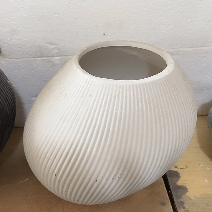陶盆有孔 瑕疵针孔漏釉介意勿拍外口 10外高18