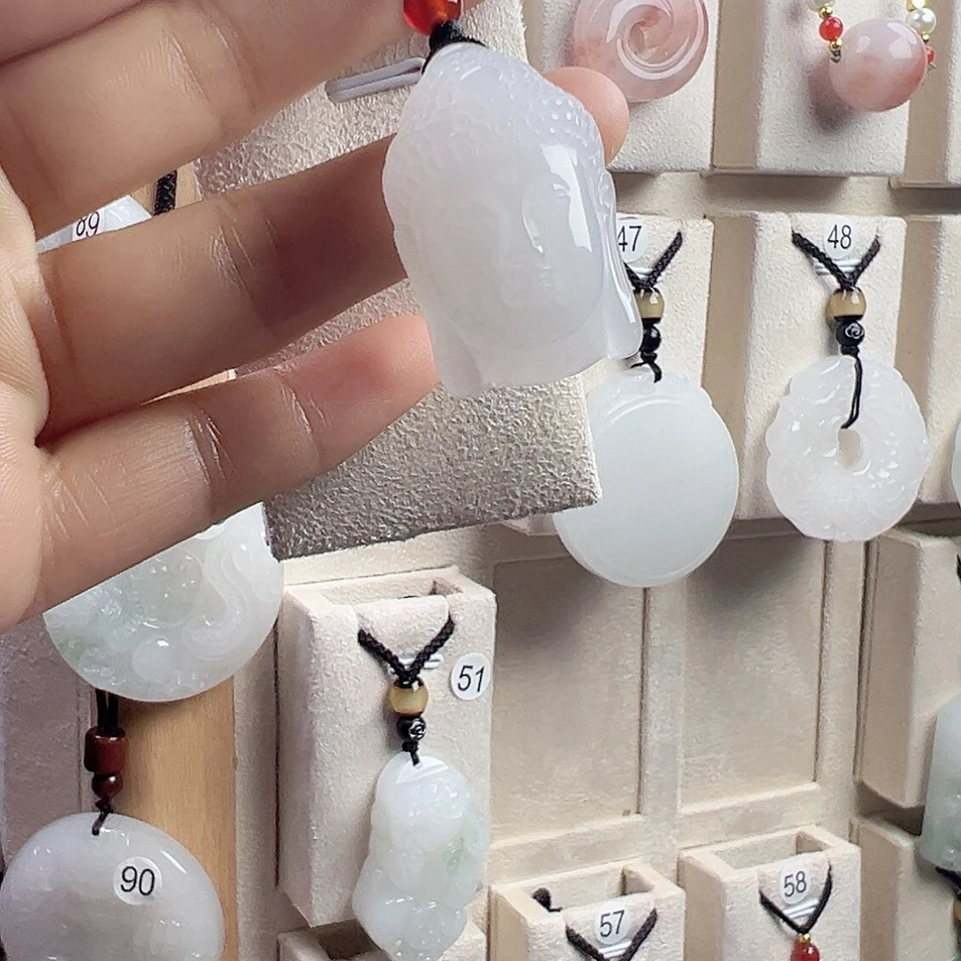 石英质玉未镶嵌颈饰