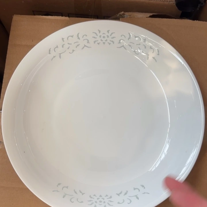青瓷景德镇陶瓷盘子两只白色