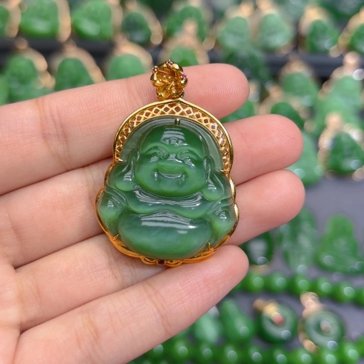 颈饰18K金镶嵌和田玉（碧玉）