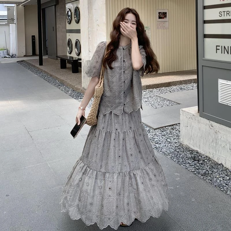 灰色温柔系穿搭氛围感衬衫套装女夏新款蕾丝刺绣印花半身裙两件套