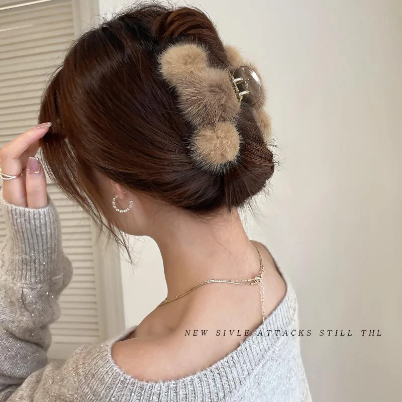 毛绒抓夹女脑勺发夹秋冬大号发卡高级感鲨鱼夹毛毛头发夹子头饰