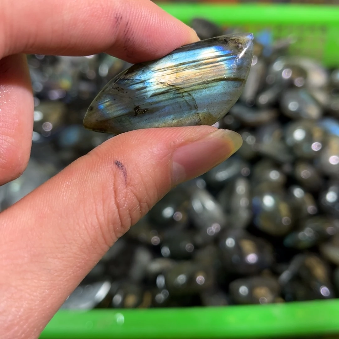 拉长石吊坠未镶嵌数****?