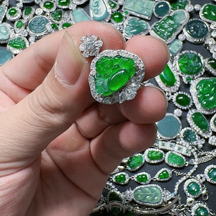 翡翠颈饰未镶嵌天然A货翡翠放漏