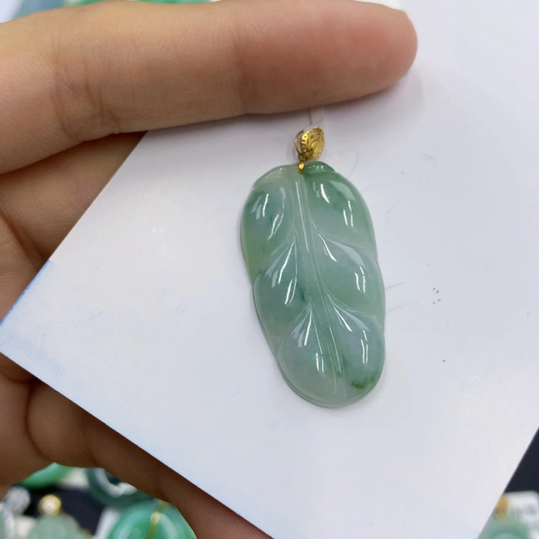 翡翠18K金镶嵌颈饰翡翠
