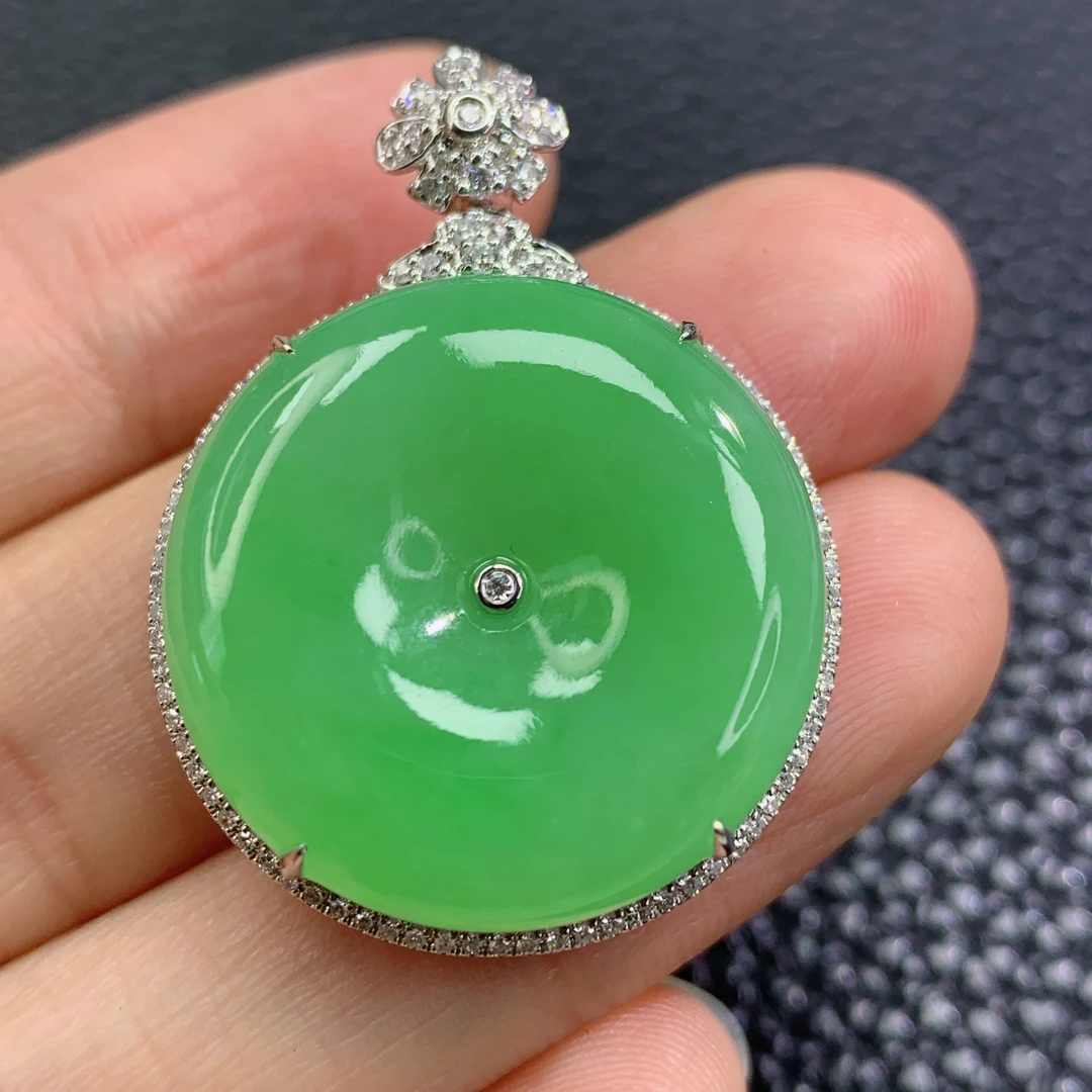 天然A货缅甸翡翠冰种果绿平安扣镶嵌18k金吊坠气质精美
