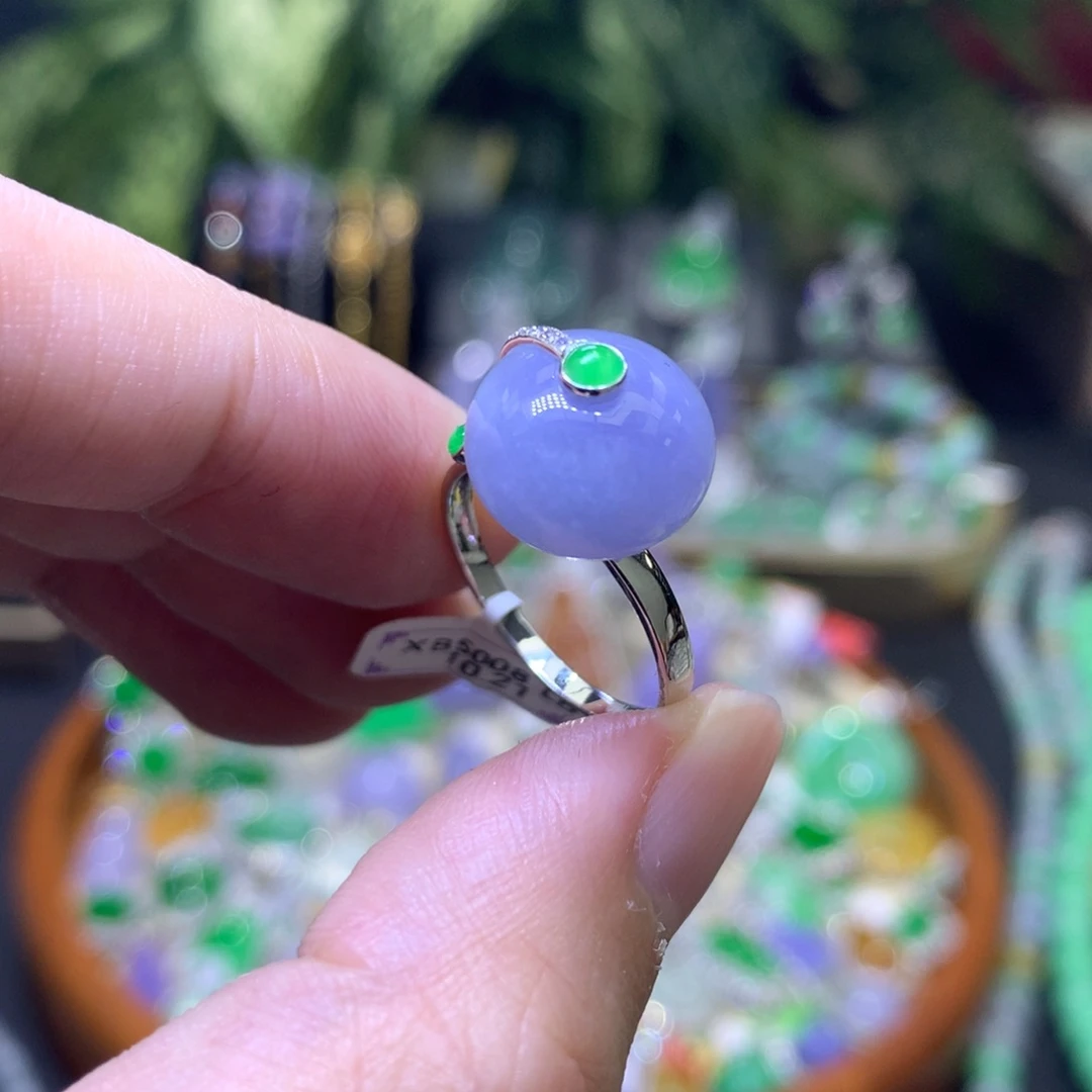 颈饰18K金镶嵌翡翠