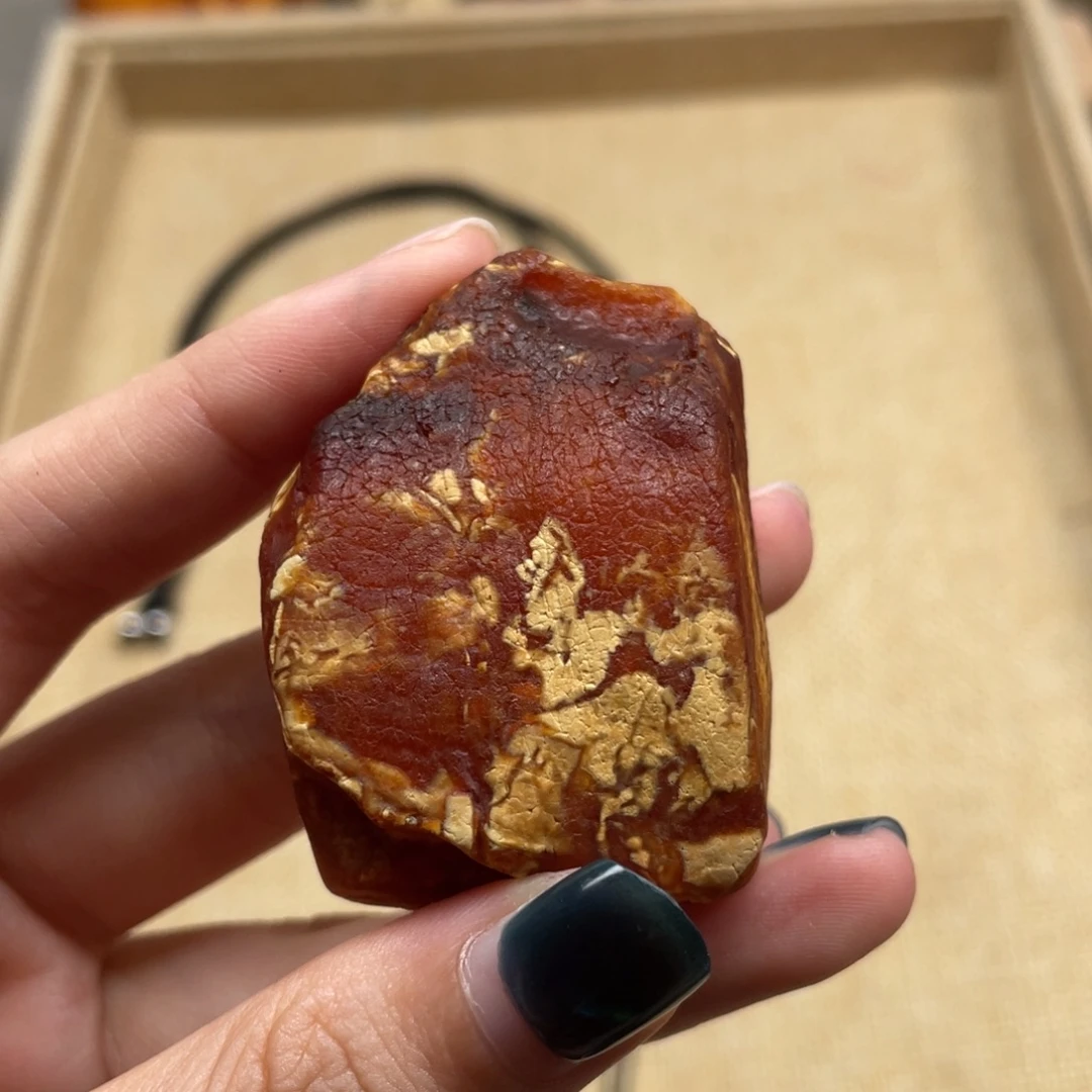 琥珀未镶嵌珠宝奇石