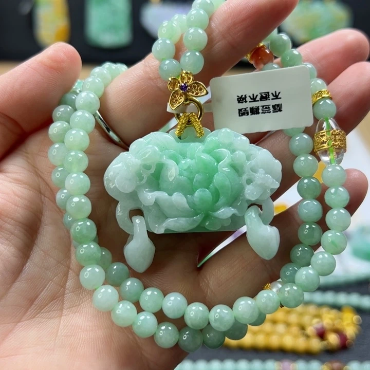 颈饰未镶嵌翡翠吊坠