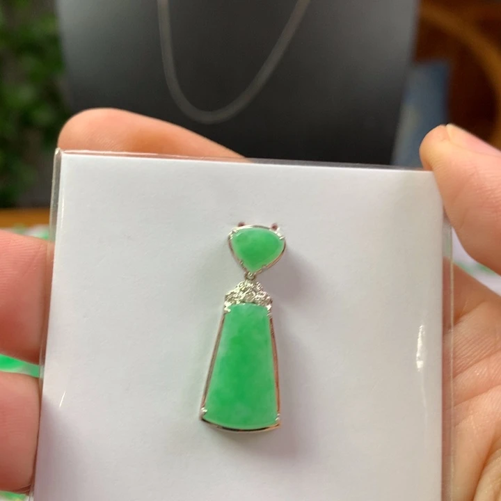 简***乐翡翠18K金镶嵌颈饰翡翠吊坠