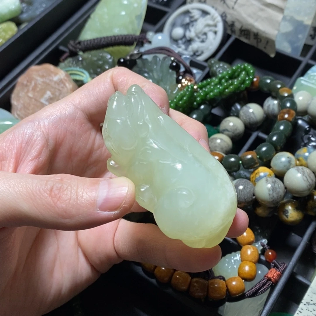 蛇纹石玉未镶嵌颈饰