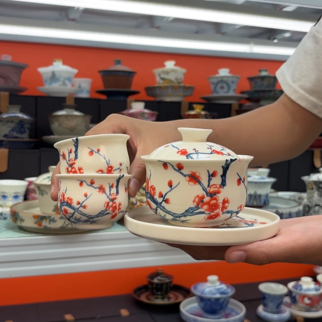 茶具是由法国人手工设计