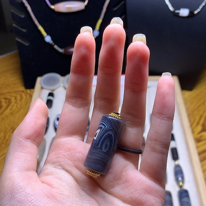 吾***强玛瑙/玉髓未镶嵌颈饰