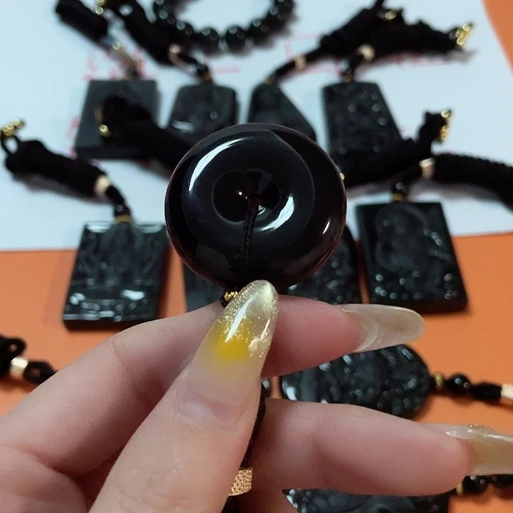 翡翠颈饰未镶嵌锦***婆