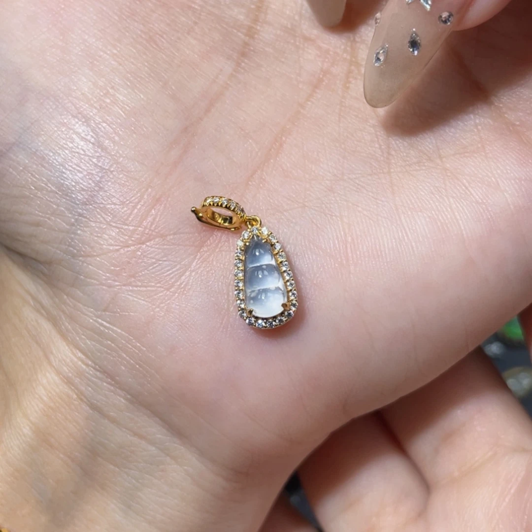 【闪购商品】颈饰18K金镶嵌翡翠雨*