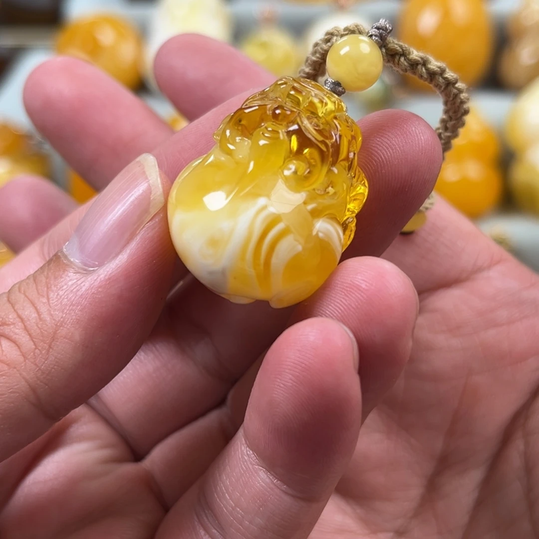 蜜蜡未镶嵌珠宝奇石