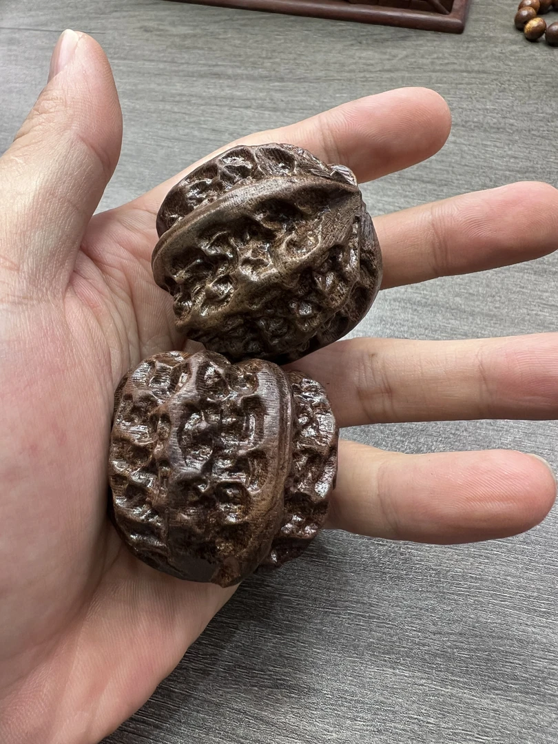 D06《游宝楼》精品文玩-手工雕刻核桃健身球