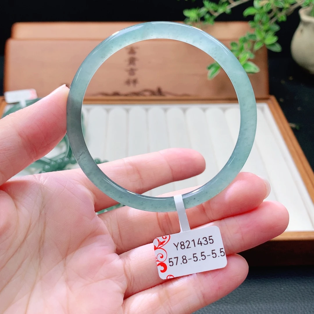 未镶嵌手镯（圆镯）翡翠