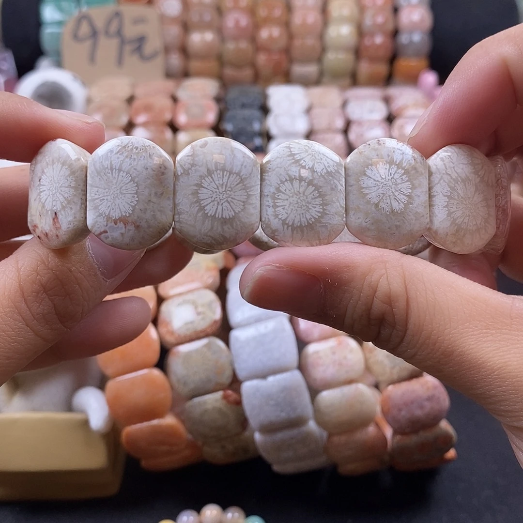 硅化珊瑚（珊瑚玉）未镶嵌手牌素雅白花 50