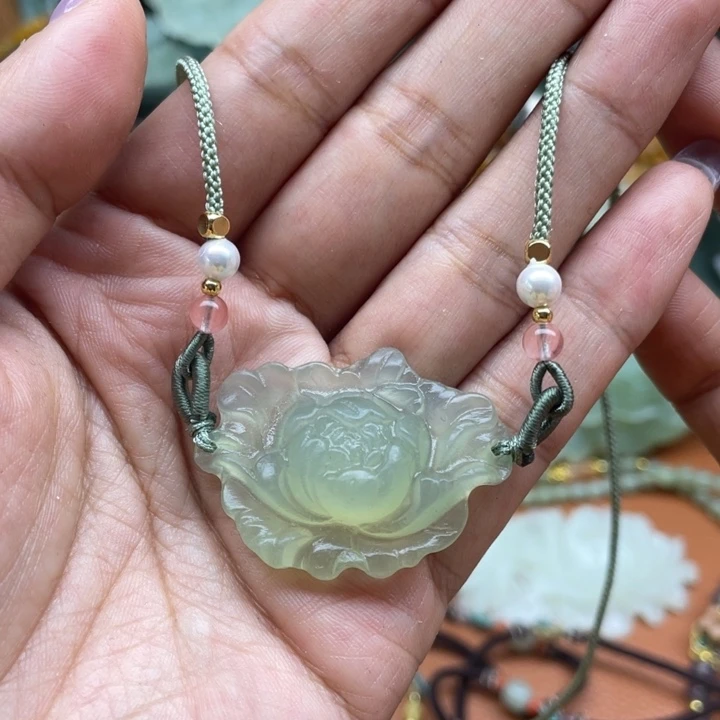 蛇纹石玉未镶嵌吊坠