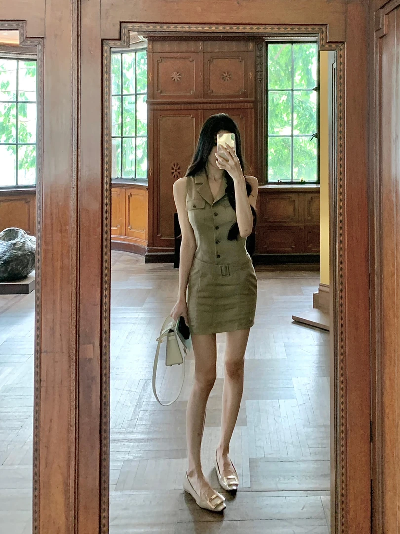 2025年夏新款美式棕灰色polo领腰带工装马甲裙女性感收腰显瘦短裙