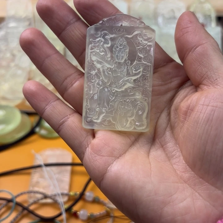 王***灵蛇纹石玉未镶嵌颈饰普贤菩萨