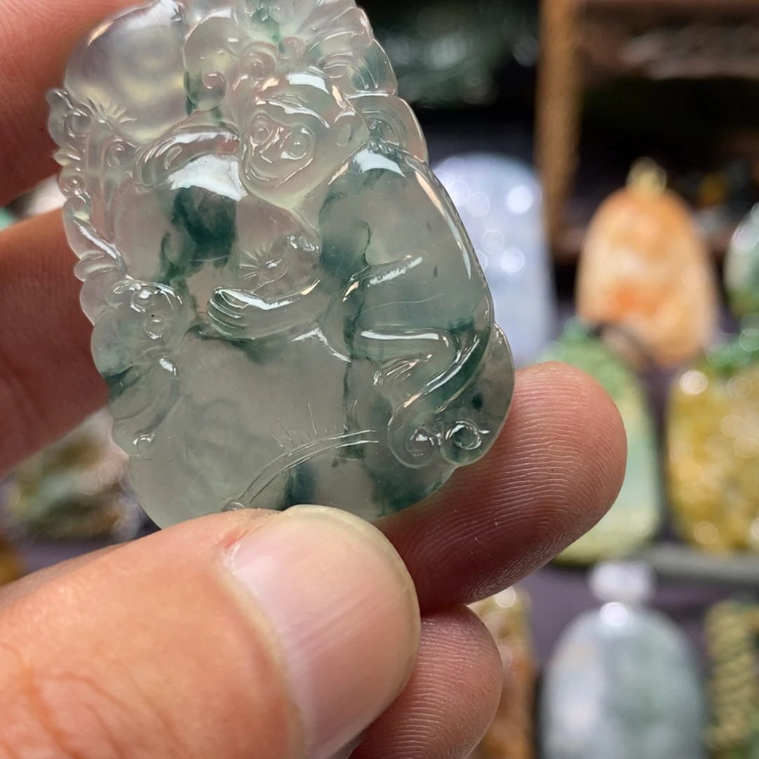 玲***匣翡翠未镶嵌颈饰翡翠