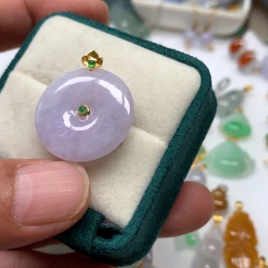 翡翠颈饰未镶嵌翡翠