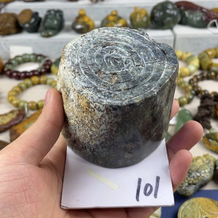 岫岩河磨玉（透闪石质玉）未镶嵌珠宝奇石