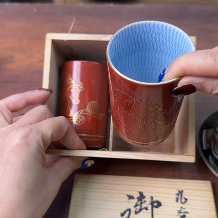 一个陶瓷物件哈哈哈哈