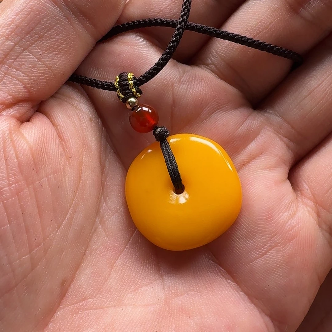 琥珀未镶嵌颈饰蜜蜡